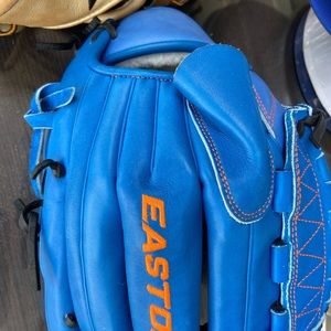 Easton baseball mitt for a lefty